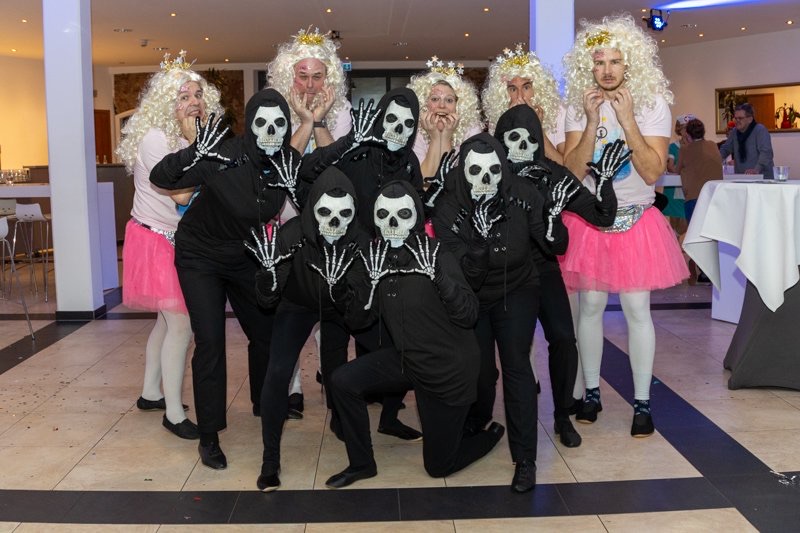 Wieweler „Dance Battle“ 2025 (v.l. hinten: Matthias Lanz, Sven Schmitz, Melanie Münster, Jan Hoffmann, Alex Brand; Mitte: Ulrike Schmitz, Anja Worst, Verena Adam; vorne: Patricia Castello, Myriam Castello, Susann Lier)