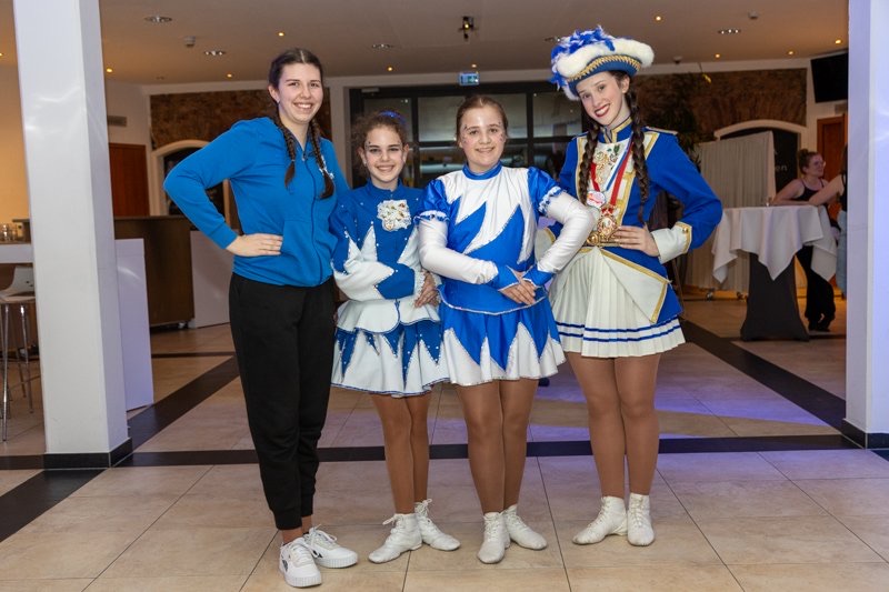 Die Funkenmariechen mit ihren Trainerinnen 2025 (v.l.: Mara Hansen, Lilly Kohns, Elli Schmitz, Isabel Pretzsch)