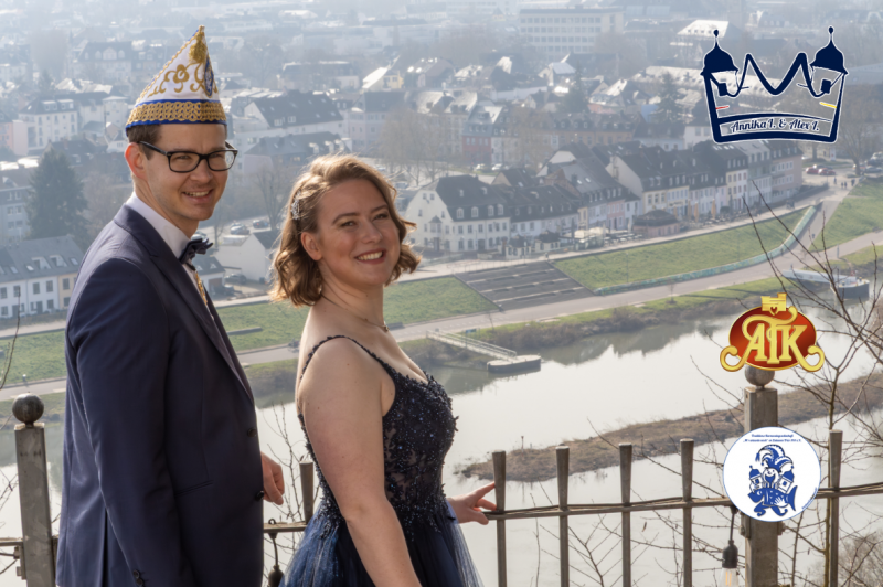 Das Trierer Prinzenpaar Annika I. und Alex I. über der Mosel